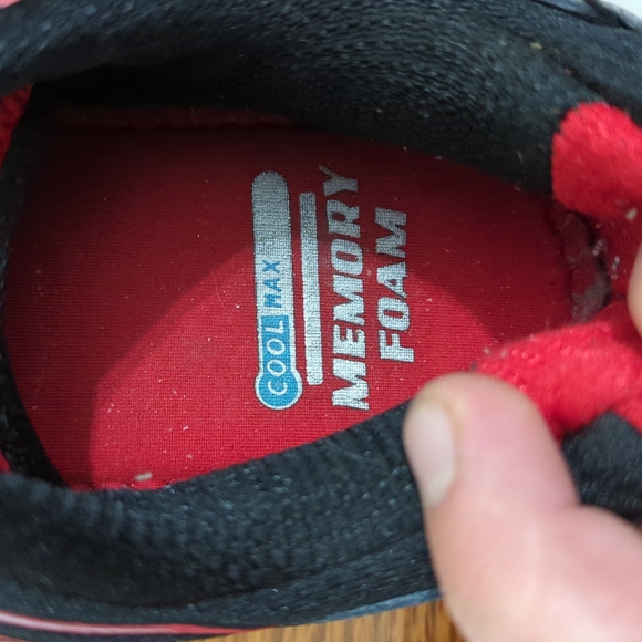 Fila men's running shoes size 11 black and red - Picture 7 of 8